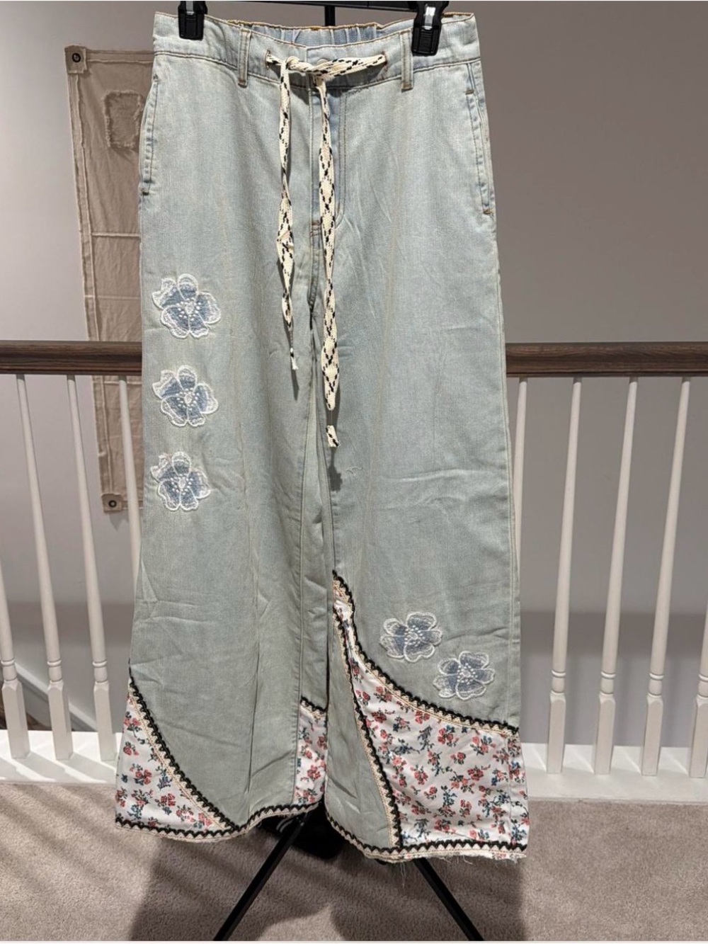 Embroidered Wide-Leg Floral Panel Pants - Light Sage